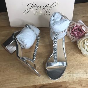 Badgley Mischka Jewel Silver Evening Sandal 6.5M
